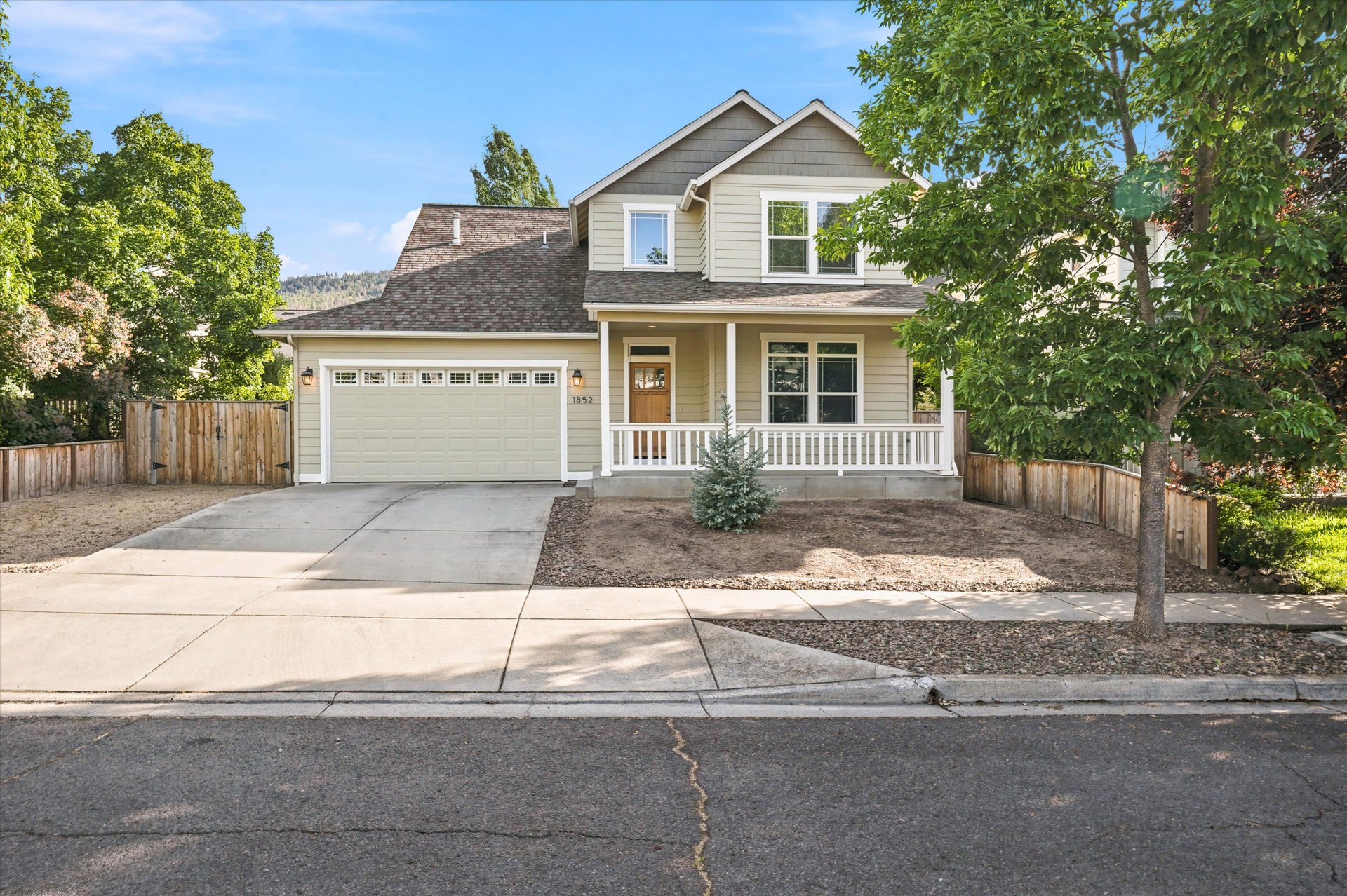 1852 Summer Place, view 2