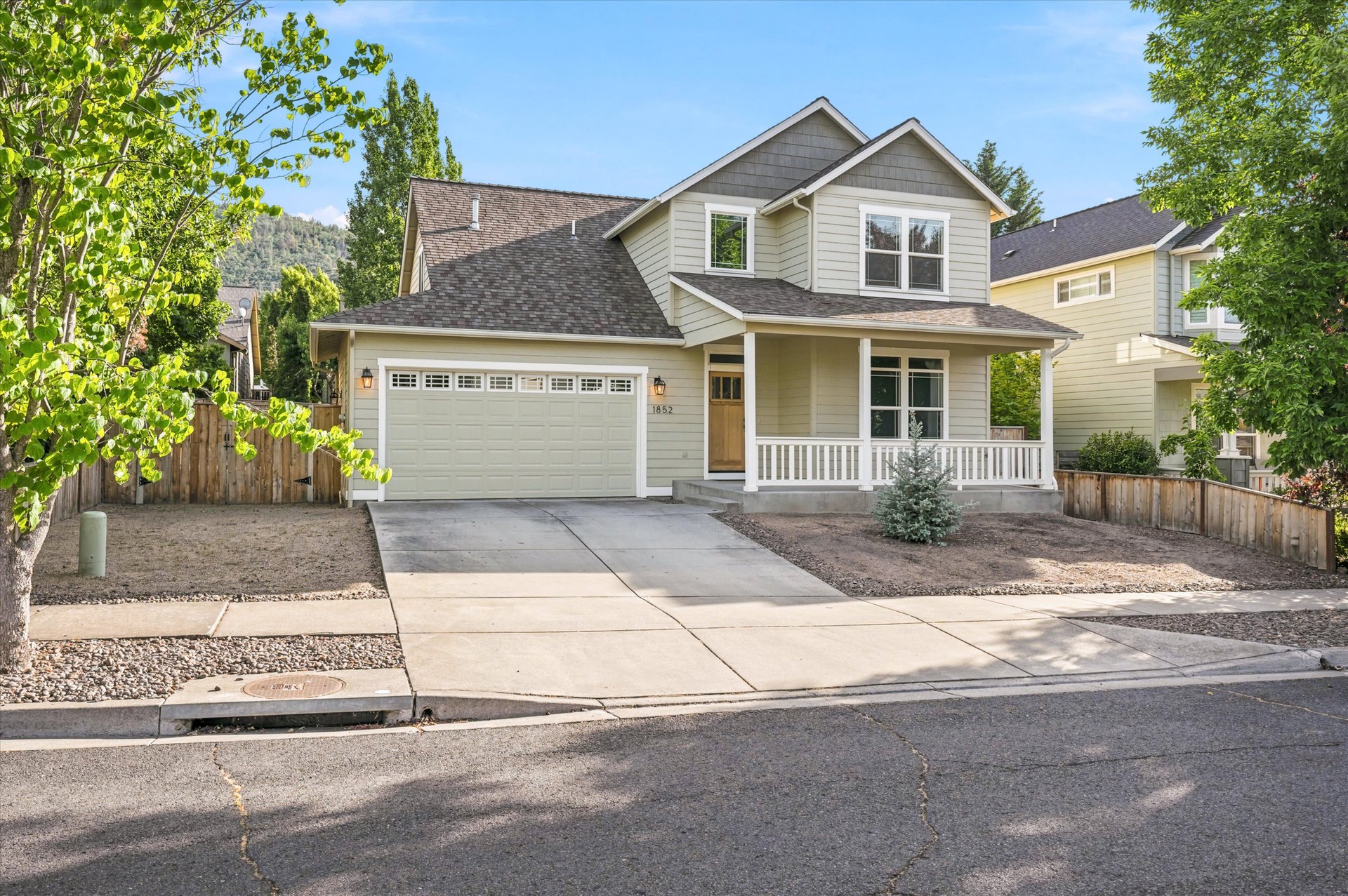 1852 Summer Place, view 3