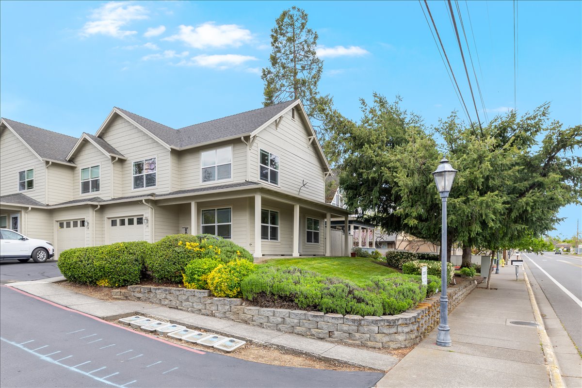228 Talent Avenue #16, exterior corner view