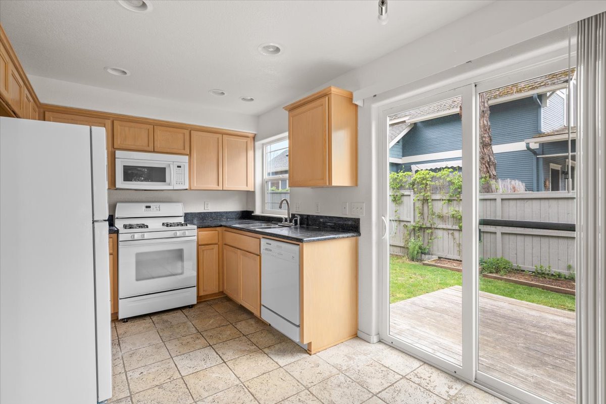 228 Talent Avenue #16, view 8