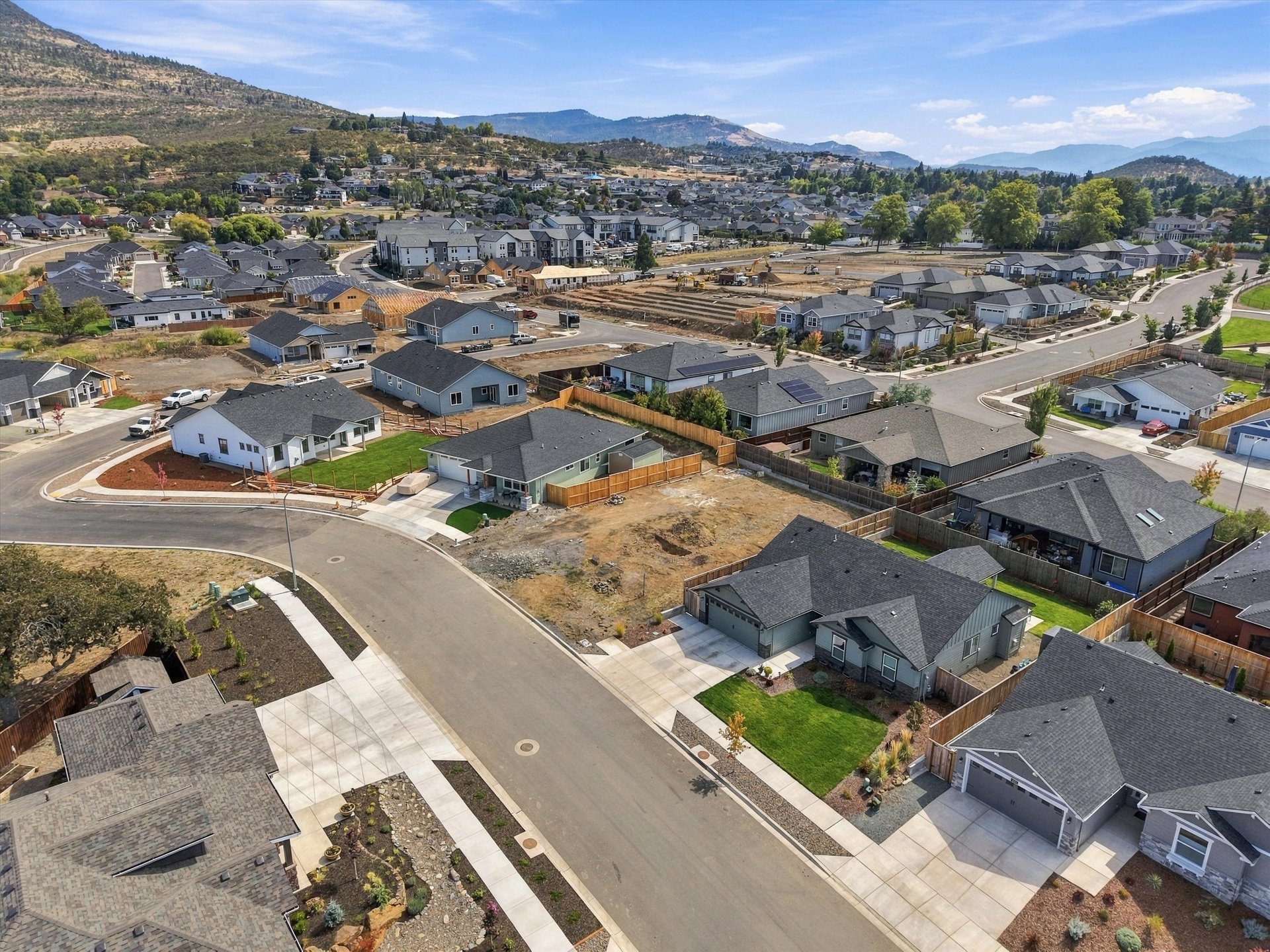 Aerial of the Cascade Terrace neighborhood and the East Medford foothills