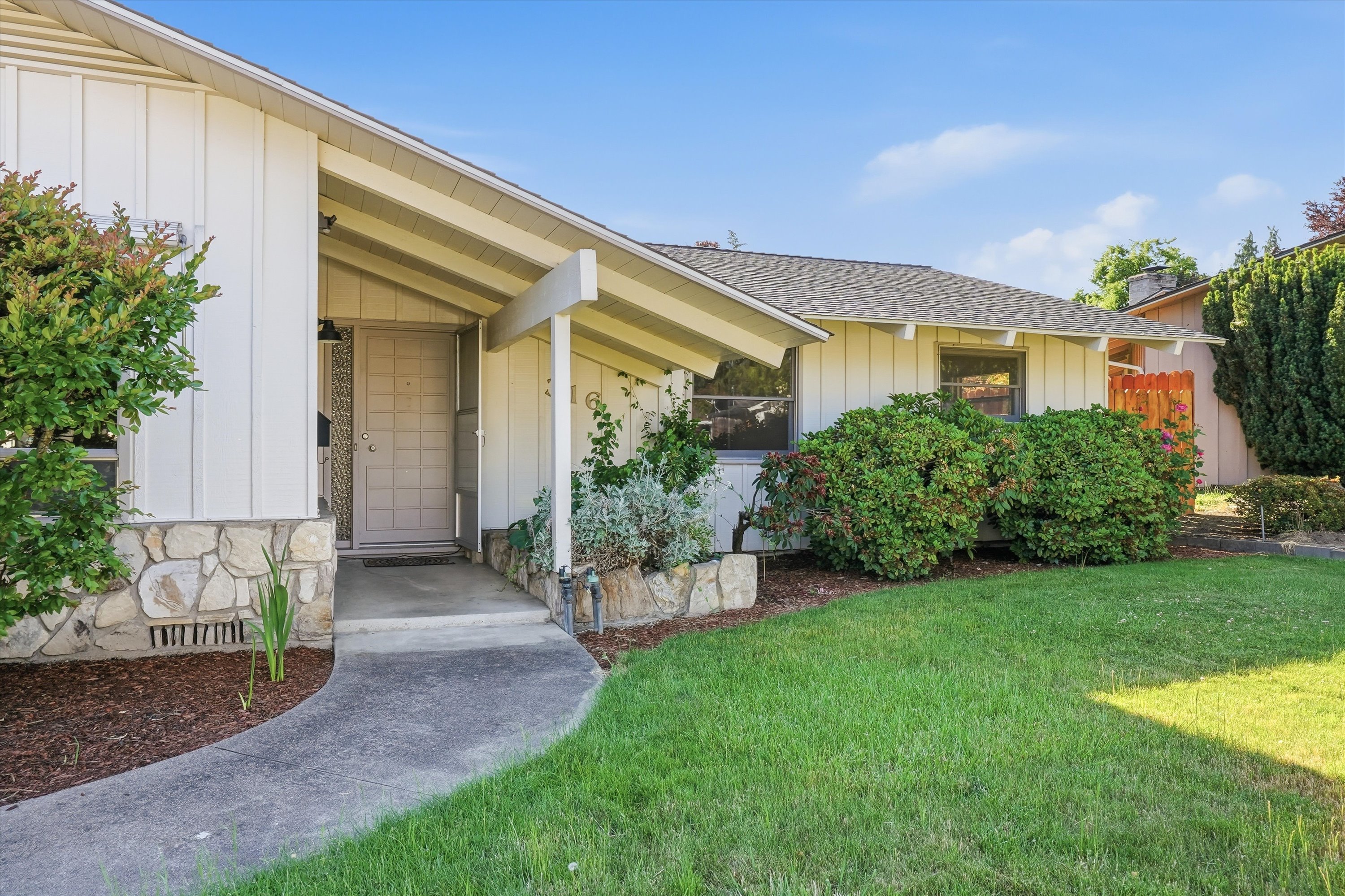 316 Stanley Avenue, view 2