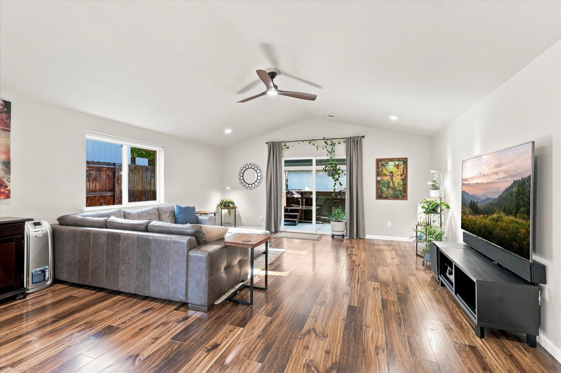 928 Stonewater Drive, view 10