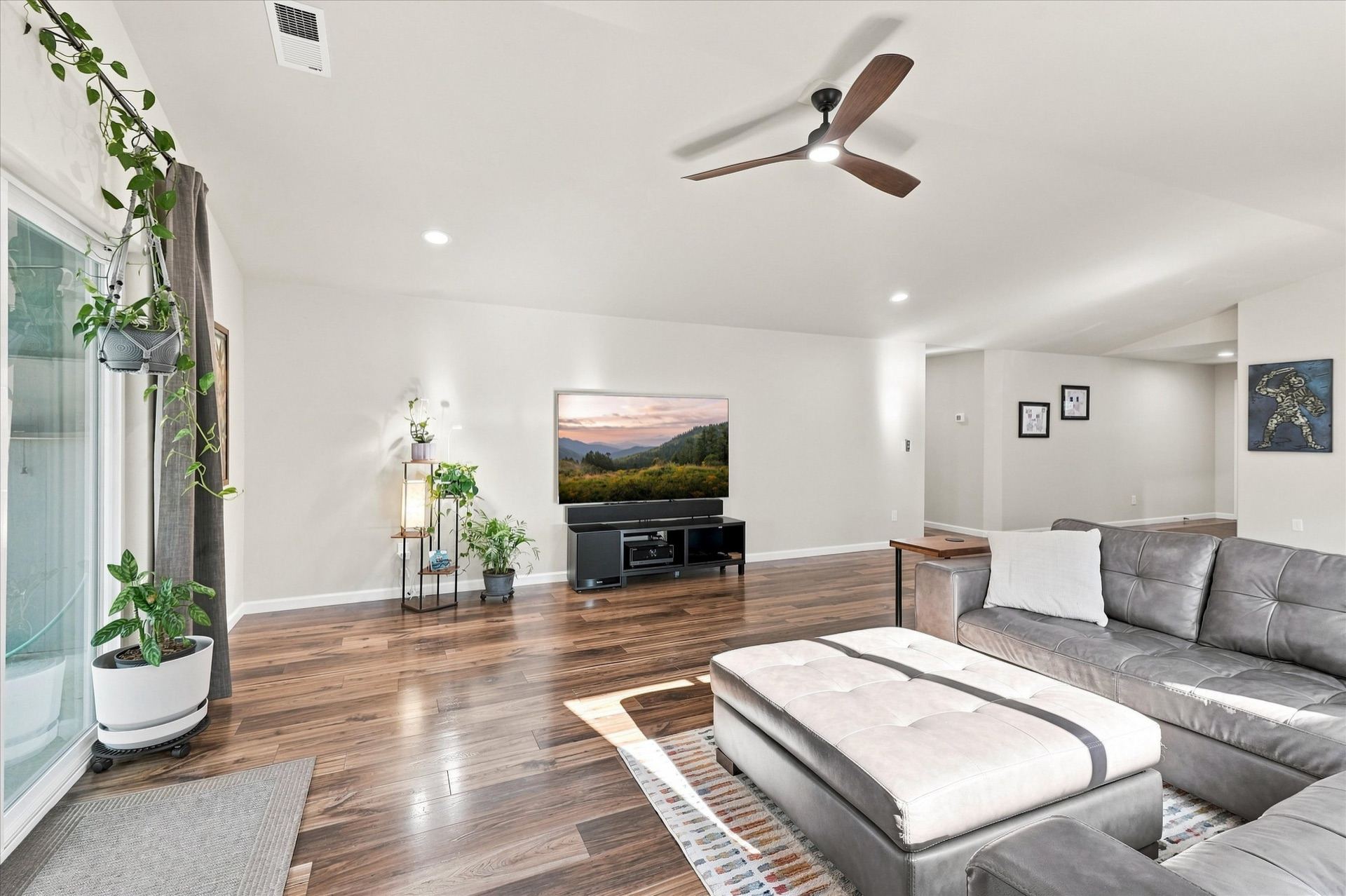 928 Stonewater Drive, view 11