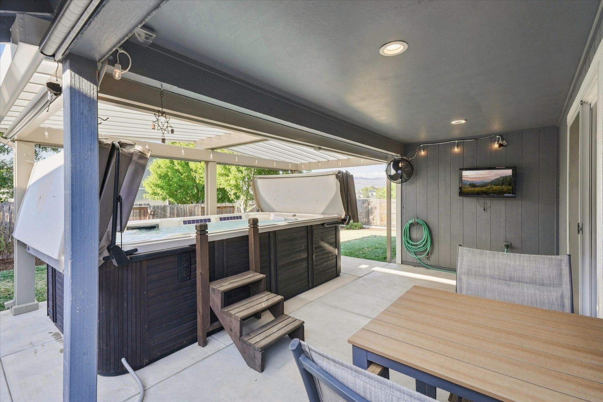 928 Stonewater Drive, view 31